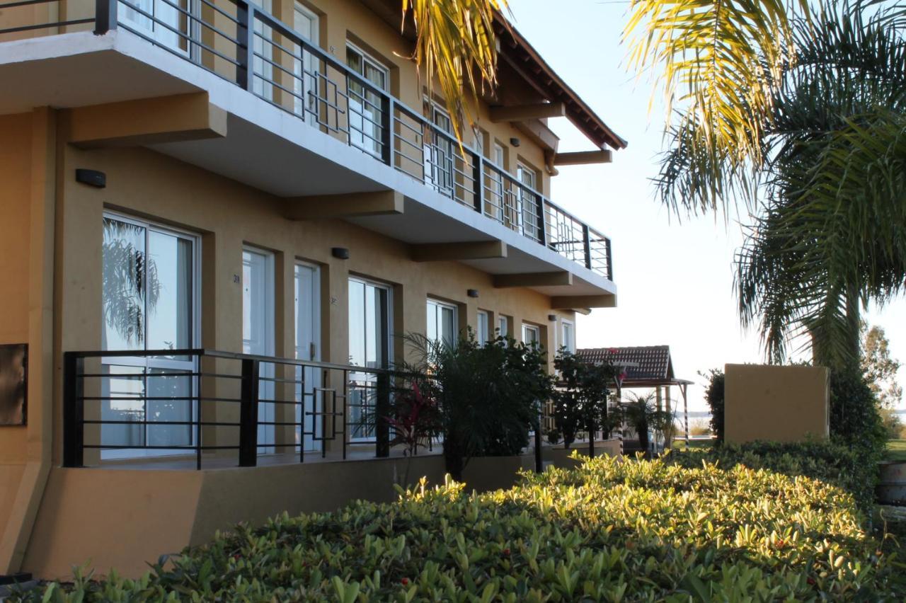 فيديراسيون Brisas Del Lago Apart Y Hotel المظهر الخارجي الصورة