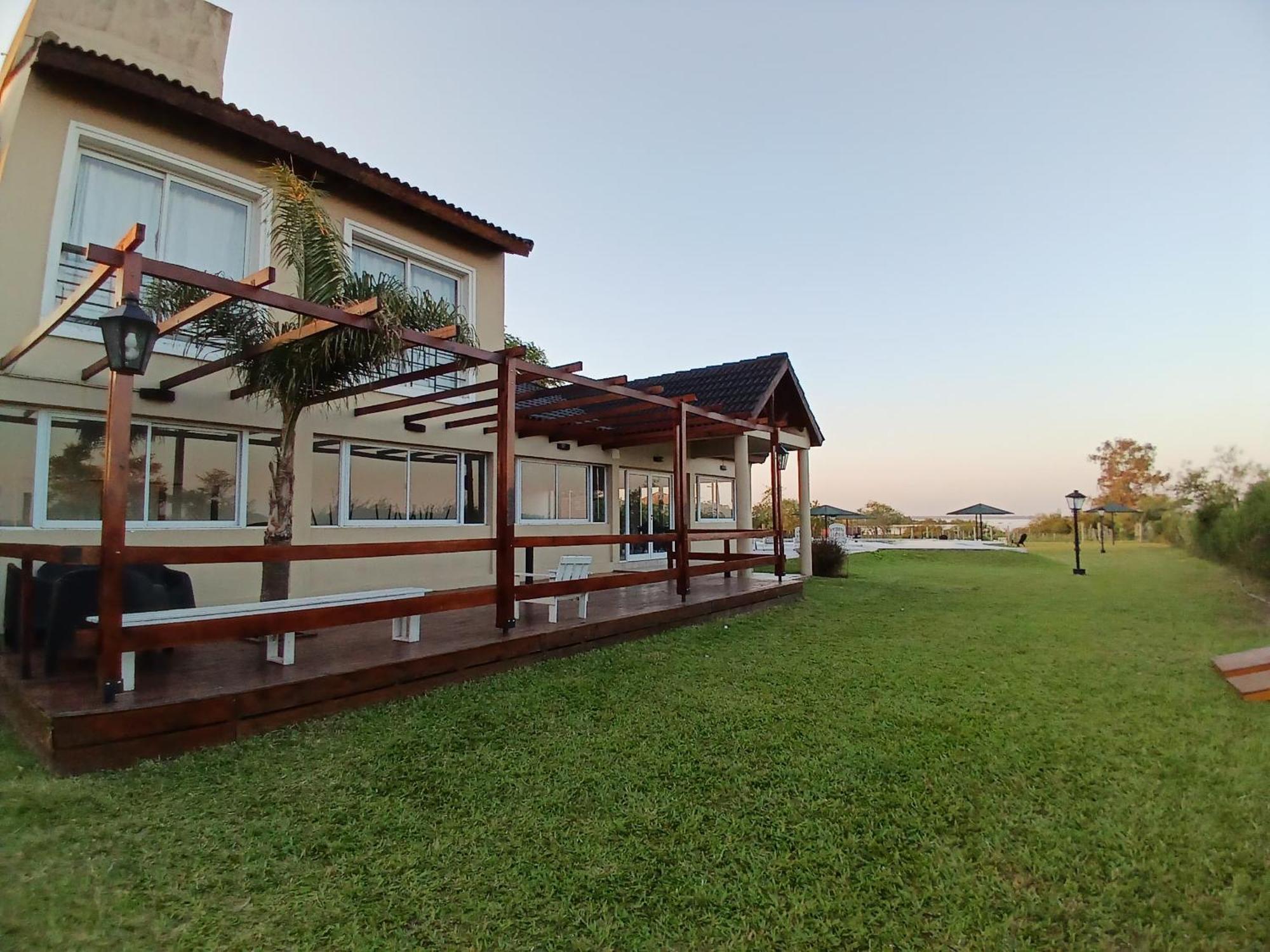 فيديراسيون Brisas Del Lago Apart Y Hotel المظهر الخارجي الصورة